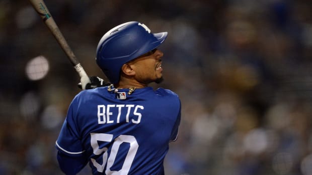 mookie-betts-swing